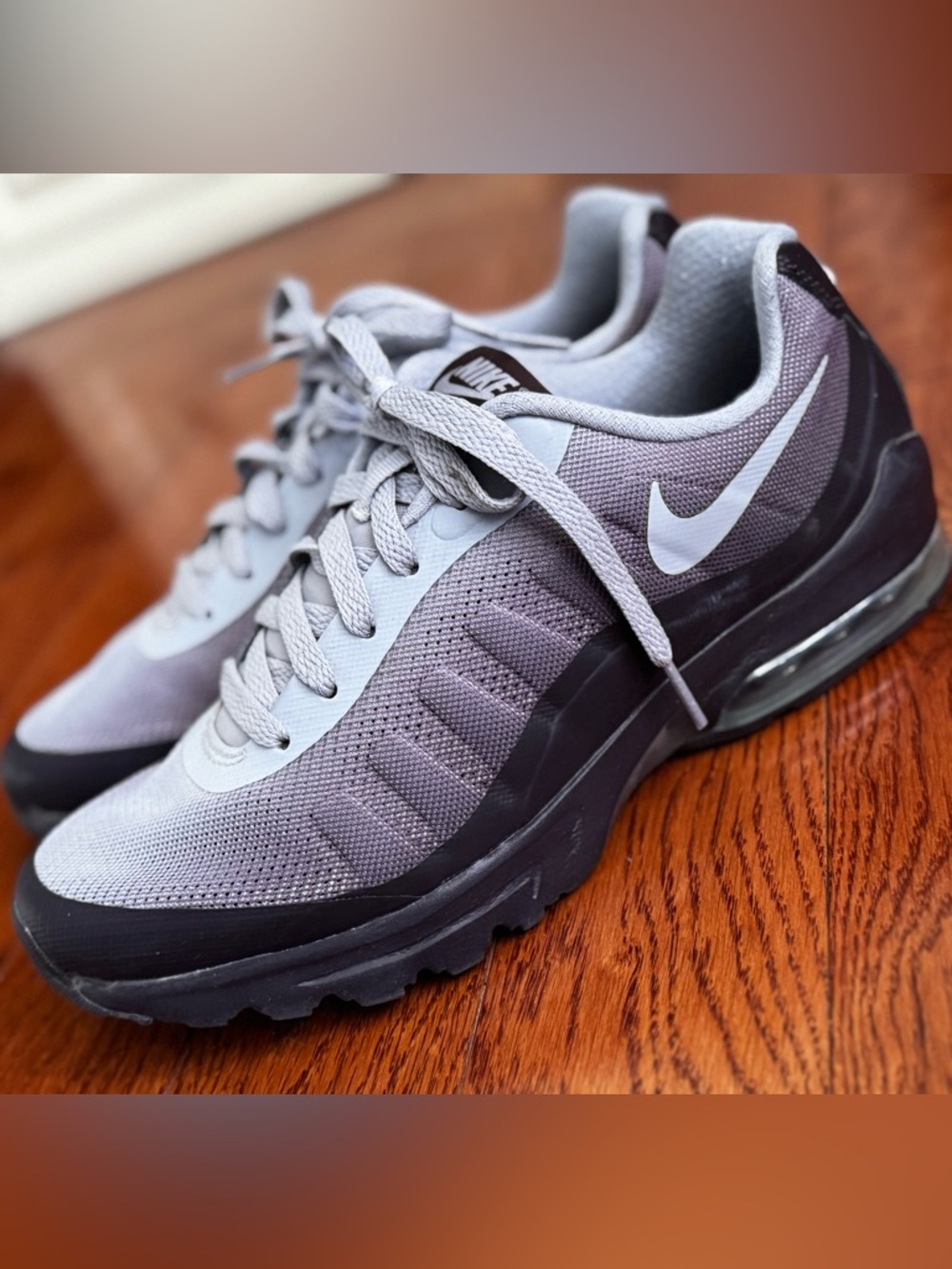 Women’s Nike Air Max Invigor Sneakers Size 8.5 Purple & Gray  *Authentic*